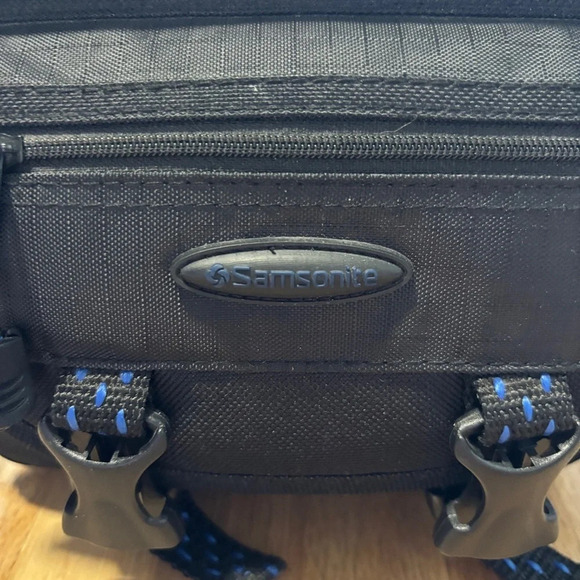 90's Padded Samsonite Camera Bag w Shoulder Strap Many POCKETS BLACK Blue Nylon - Picture 2 of 6